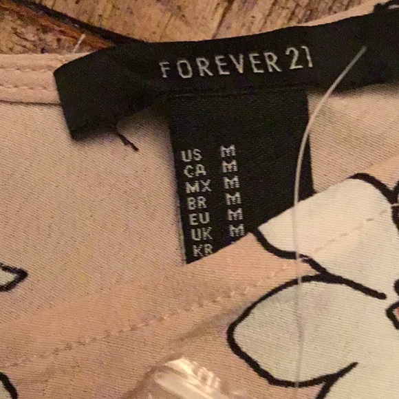 2 cute Crop tops - Picture 6 of 6